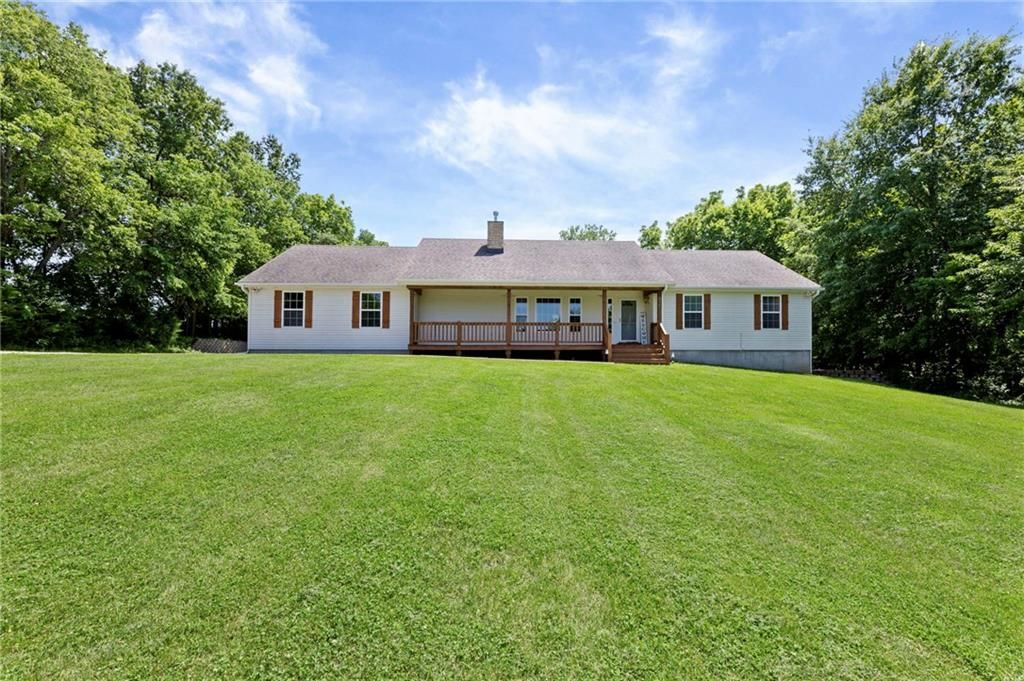 2925 Lowman Road, Smithville, MO 64089