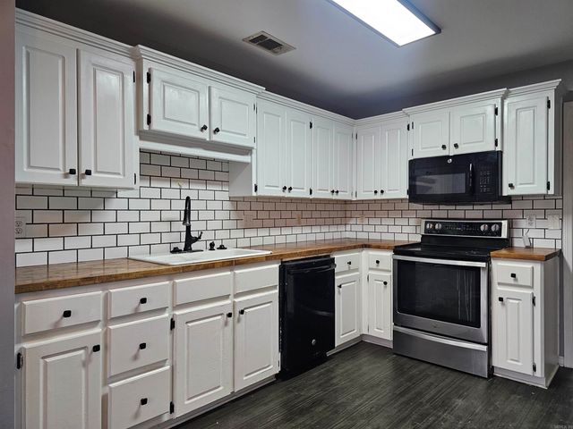 22 Applewood Dr., Cabot, AR 72023