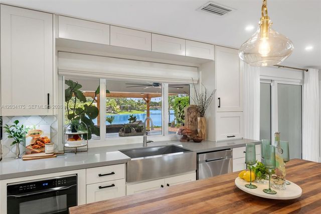 8601 Dundee Terrace, Miami Lakes, FL 33016