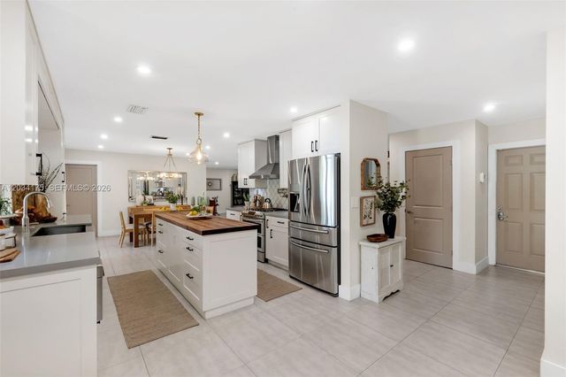 8601 Dundee Terrace, Miami Lakes, FL 33016