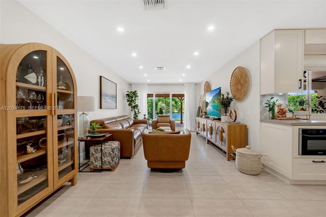 8601 Dundee Terrace, Miami Lakes, FL 33016