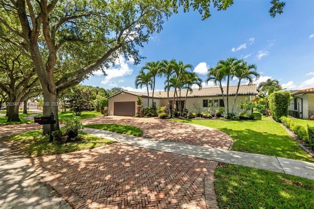 8601 Dundee Terrace, Miami Lakes, FL 33016
