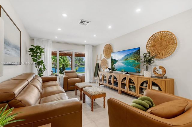 8601 Dundee Terrace, Miami Lakes, FL 33016