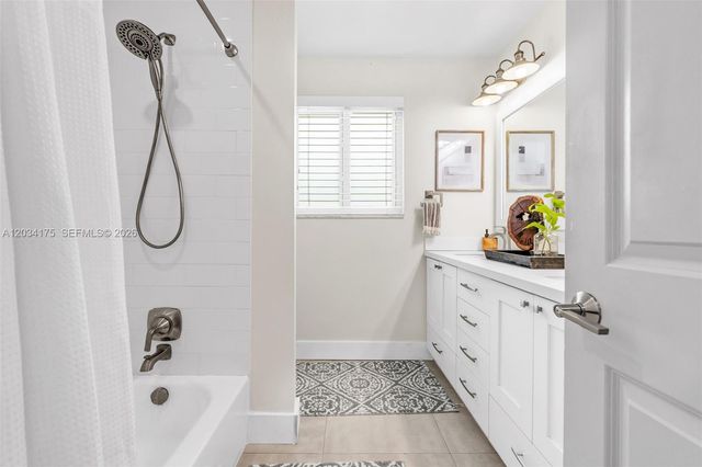 8601 Dundee Terrace, Miami Lakes, FL 33016