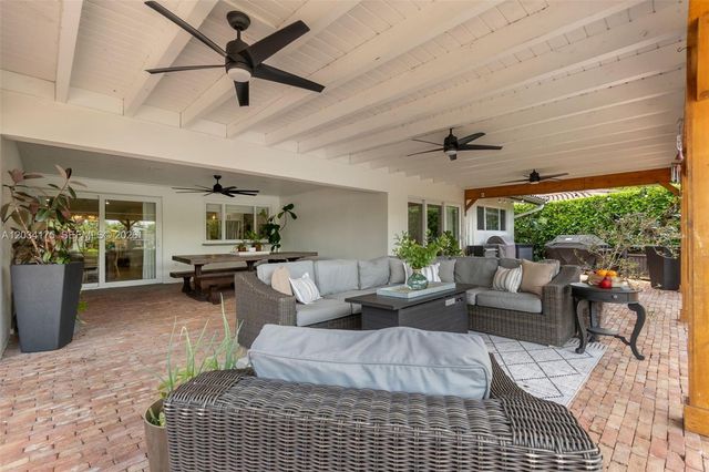 8601 Dundee Terrace, Miami Lakes, FL 33016