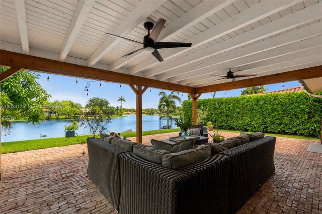 8601 Dundee Terrace, Miami Lakes, FL 33016