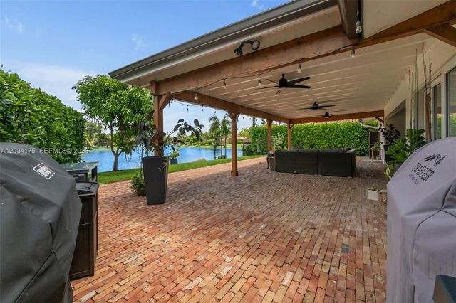 8601 Dundee Terrace, Miami Lakes, FL 33016