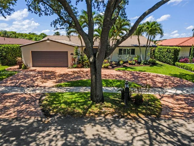 8601 Dundee Terrace, Miami Lakes, FL 33016