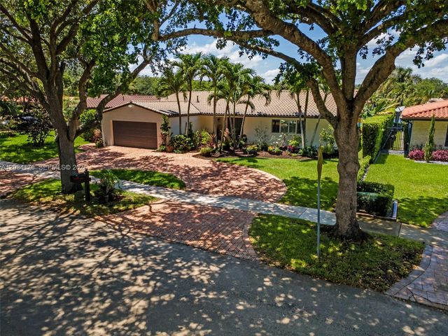 8601 Dundee Terrace, Miami Lakes, FL 33016
