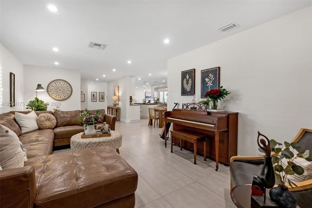 8601 Dundee Terrace, Miami Lakes, FL 33016