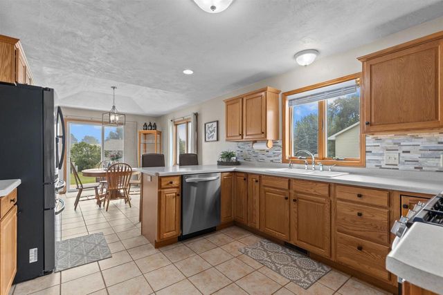 824 S MILL STREET, Hortonville, WI 54944