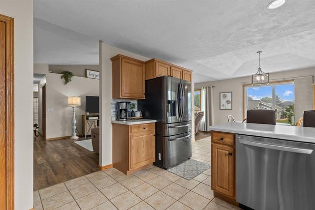 824 S MILL STREET, Hortonville, WI 54944