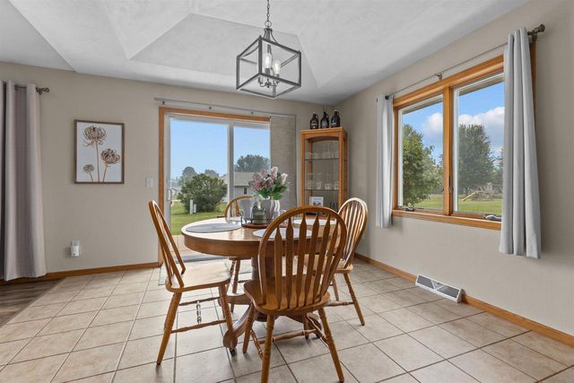 824 S MILL STREET, Hortonville, WI 54944