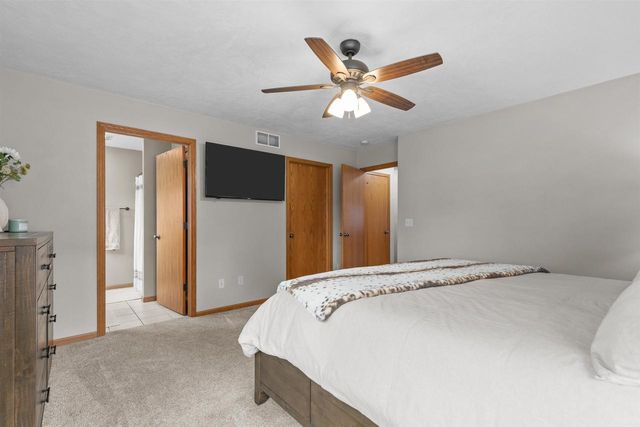 824 S MILL STREET, Hortonville, WI 54944