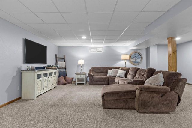 824 S MILL STREET, Hortonville, WI 54944