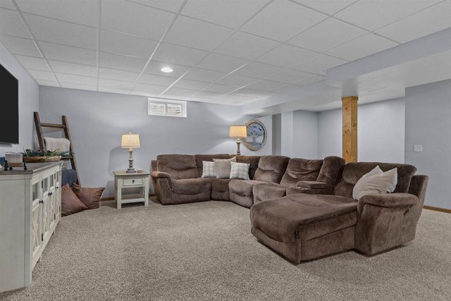 824 S MILL STREET, Hortonville, WI 54944