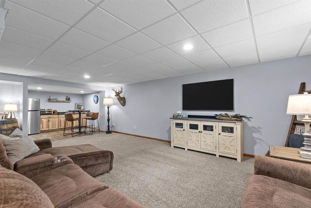 824 S MILL STREET, Hortonville, WI 54944