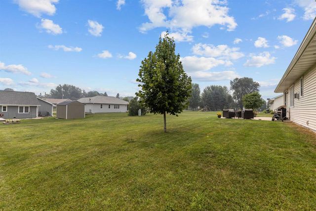 824 S MILL STREET, Hortonville, WI 54944