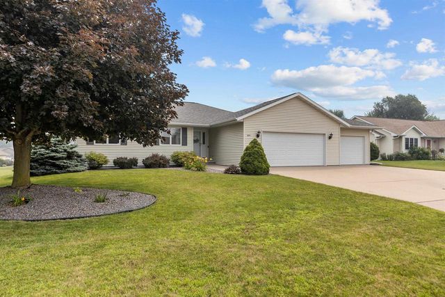 824 S MILL STREET, Hortonville, WI 54944