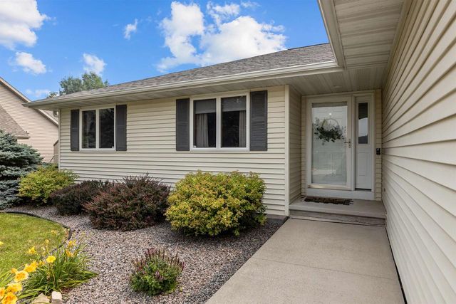 824 S MILL STREET, Hortonville, WI 54944