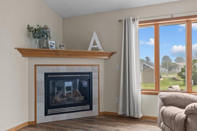 824 S MILL STREET, Hortonville, WI 54944