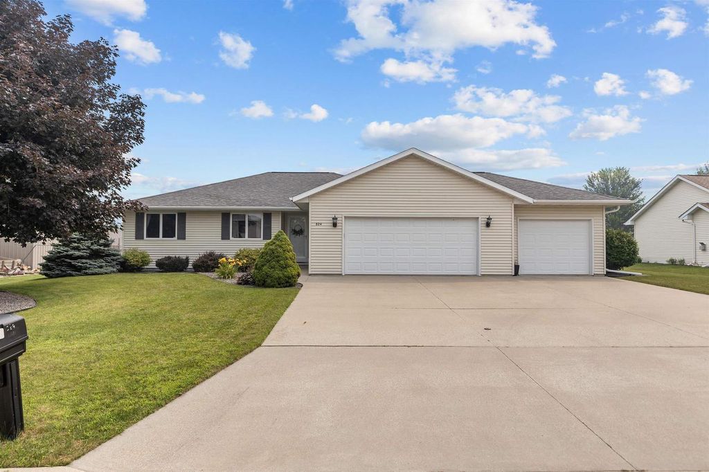 824 S MILL STREET, Hortonville, WI 54944