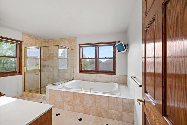 810 WINDOVER COURT, Green Bay, WI 54313