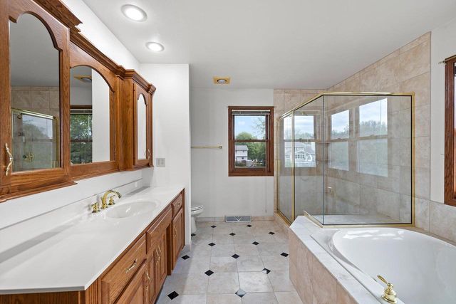 810 WINDOVER COURT, Green Bay, WI 54313