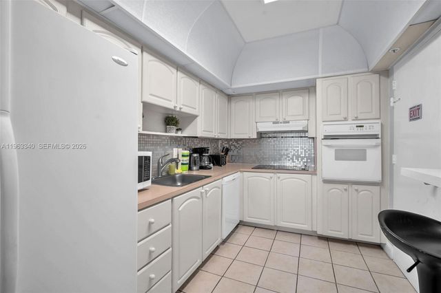 3801 S Ocean Dr 2W, Hollywood, FL 33019