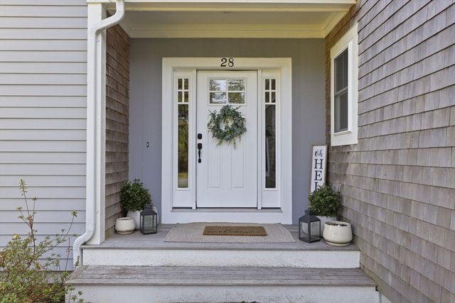 28 White Clover Trl, Plymouth, MA 02360