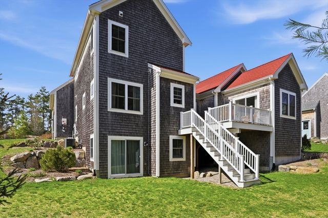 28 White Clover Trl, Plymouth, MA 02360