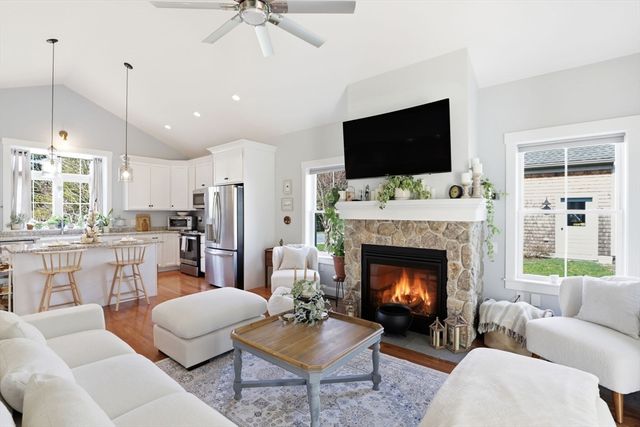 28 White Clover Trl, Plymouth, MA 02360