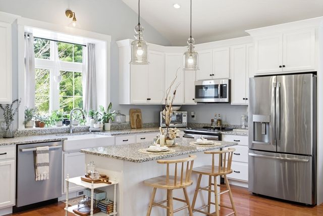 28 White Clover Trl, Plymouth, MA 02360