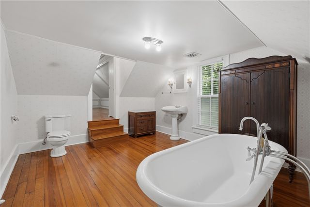 26 Council Street, Eureka Springs, AR 72632
