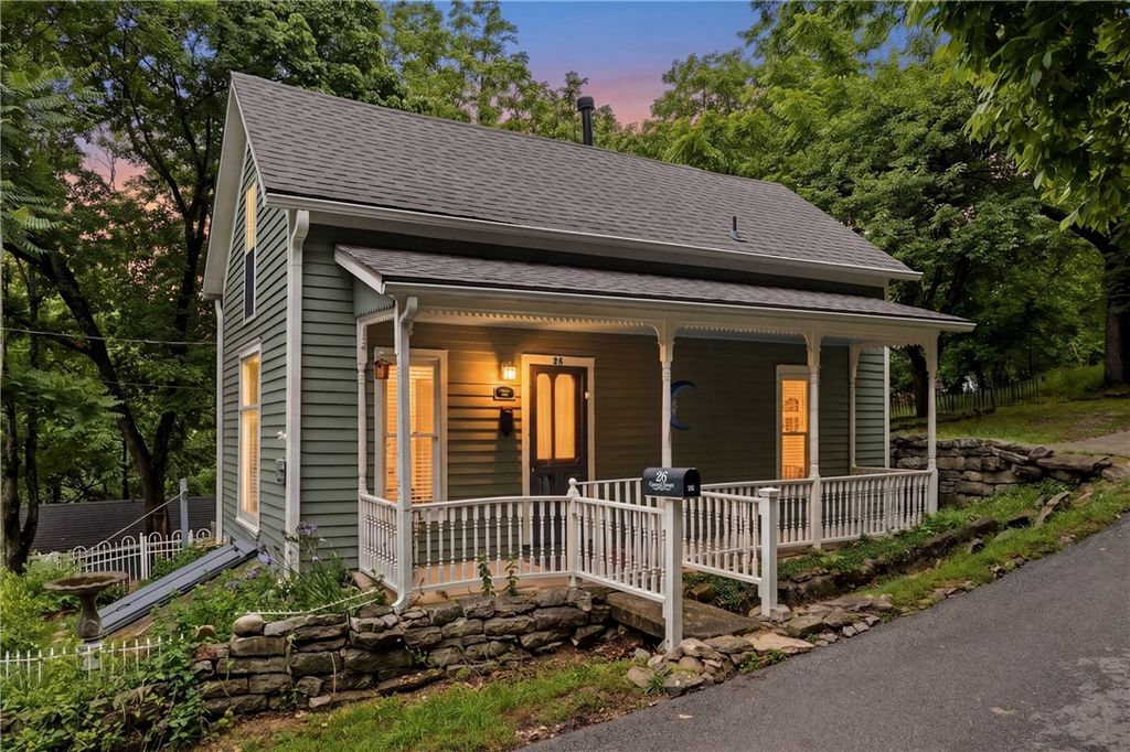 26 Council Street, Eureka Springs, AR 72632