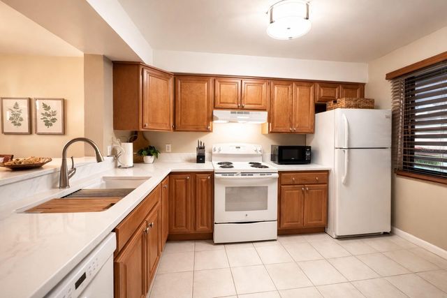 5216 LAKE VILLAGE DRIVE 71, Sarasota, FL 34235
