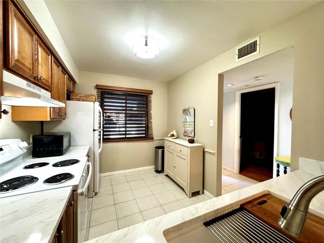5216 LAKE VILLAGE DRIVE 71, Sarasota, FL 34235