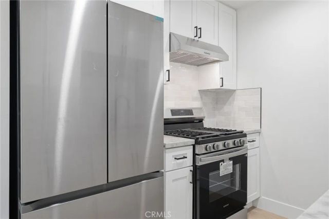 7439 Woodman Avenue 54, Van Nuys, CA 91405