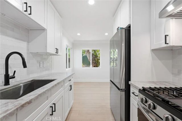 7439 Woodman Avenue 54, Van Nuys, CA 91405