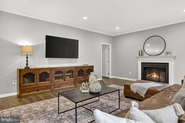 24 EISENTOWN DR, Lovettsville, VA 20180