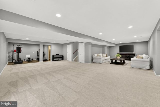 24 EISENTOWN DR, Lovettsville, VA 20180