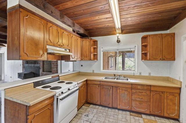 1443 Elkhorn Road, Royal Oaks, CA 95076