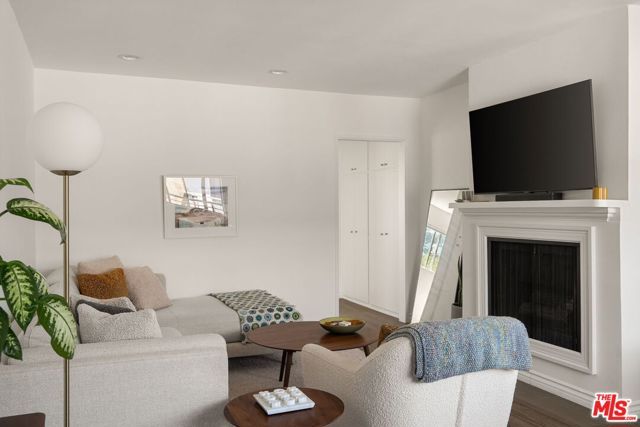 832 Euclid Street 209, Santa Monica, CA 90403