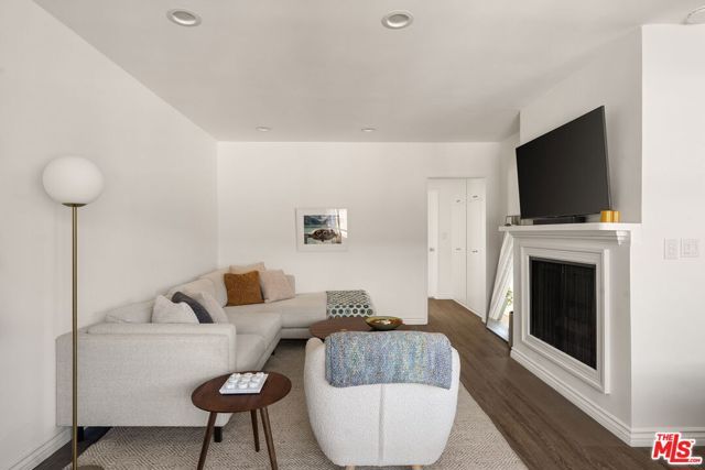 832 Euclid Street 209, Santa Monica, CA 90403