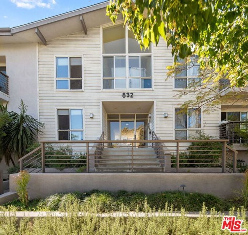 832 Euclid Street 209, Santa Monica, CA 90403