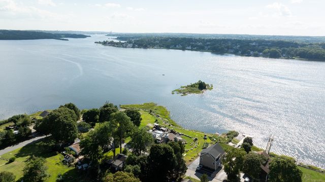 12 Riverside Dr, Berkley, MA 02779