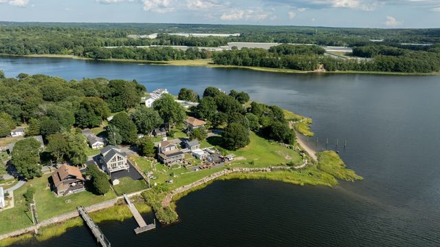 12 Riverside Dr, Berkley, MA 02779