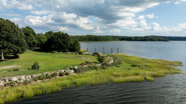 12 Riverside Dr, Berkley, MA 02779