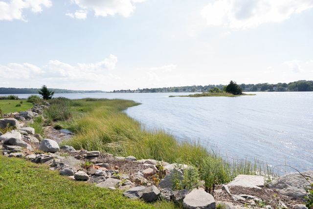 12 Riverside Dr, Berkley, MA 02779