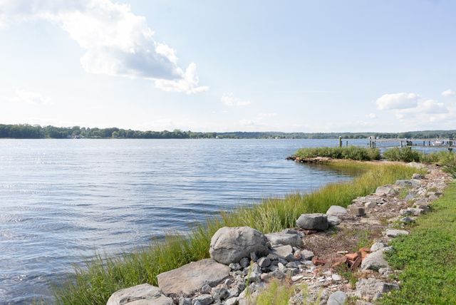 12 Riverside Dr, Berkley, MA 02779